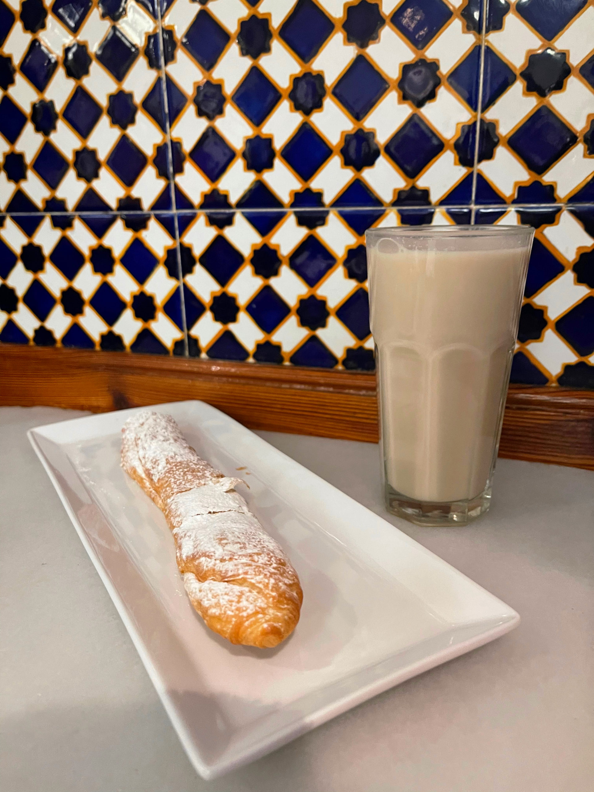 fartons and horchata in valencia cafe